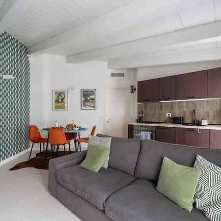 Castaldi Charming Suite-hosted By Sweetstay